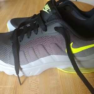 Nike Air Brand New Boys Size 6.5